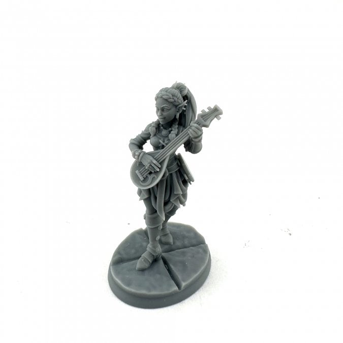 Reaper Bones 07124 Ryelle, Female Elf Bard | GrognardGamesBatavia